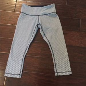 Lululemon Wunder Under Crop Navy Gingham. Size 4